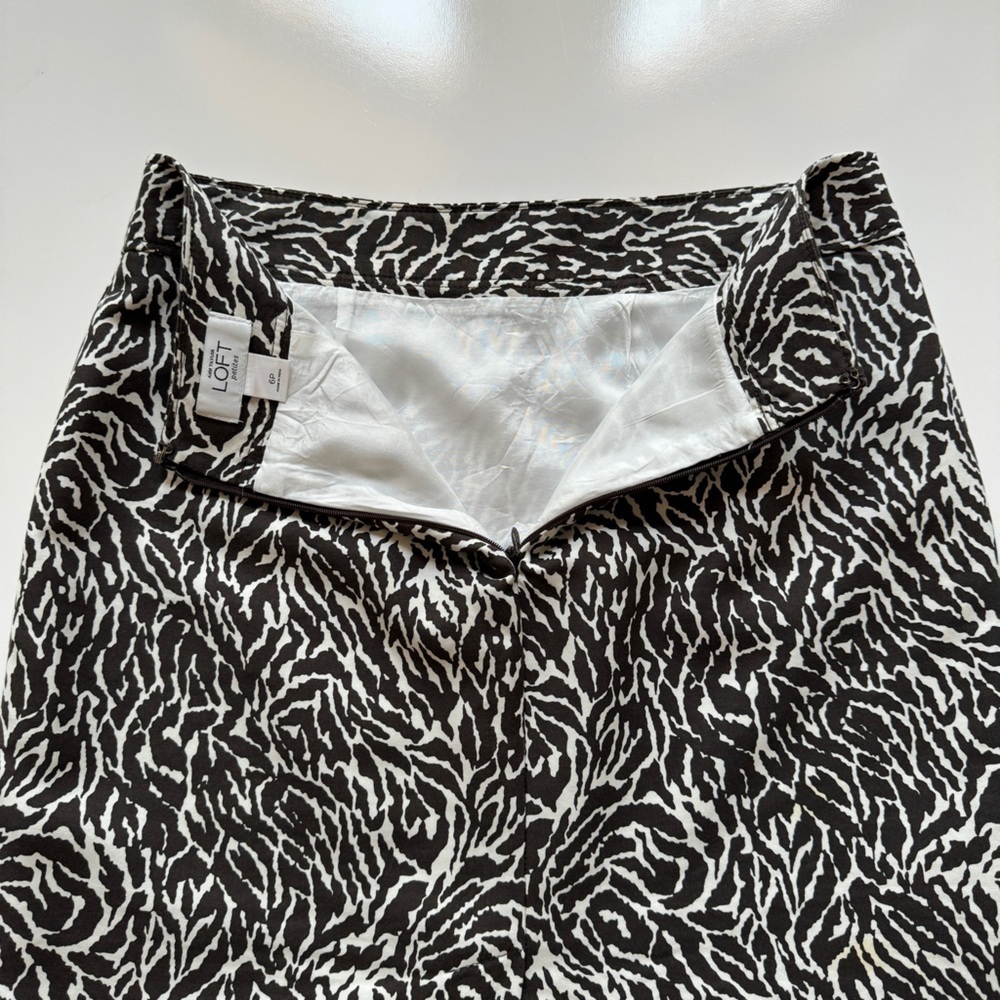 Ann Taylor Loft Petite Swirl Print Shift Skirt in Black & White - Picture 4 of 7